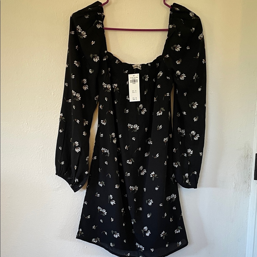 NWT Daisy Black Floral Dress